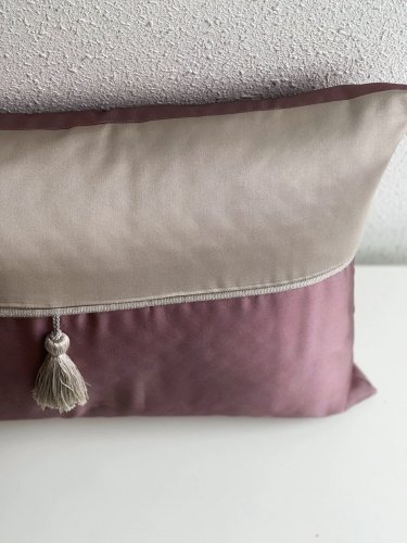 Декоративная подушка  с  кисточкой